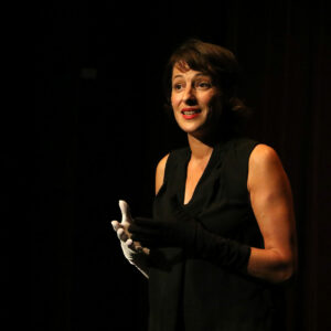 Conférence gesticulée – J’aurais dû m’appeler Aïcha